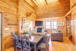 Smart TV, fireplace - The Lookout Cabin! Pocono Mountains, Views, Hiking, State Parks! (White Haven)