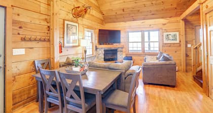 The Lookout Cabin! Pocono Mountains, Views, Hiking, State Parks!