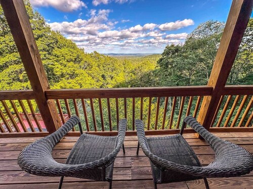 The Lookout Cabin! Pocono Mountains, Views, Hiking, State Parks!