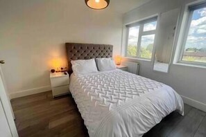 1 habitación, tabla de planchar con plancha, wifi y ropa de cama 