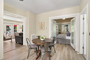 2 bedrooms, iron/ironing board, free WiFi