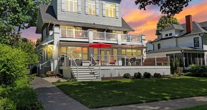 The Upper Deck-Geneva Lakefront Views |Public Beach Accross the Street |Balcony w/Lake Views |Grill