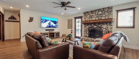 TV connectée, cheminée, jeux vidéo