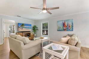 TV connectée, table de tennis de table, livres