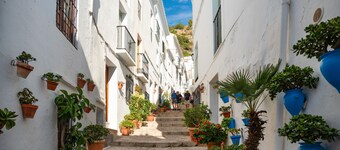 Frigiliana villa: 2 bedrooms, private pool, stunning sea & mountain views. Fully A/C. Perfect escape!