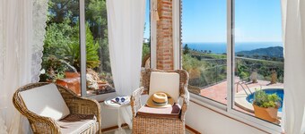 Frigiliana villa: 2 bedrooms, private pool, stunning sea & mountain views. Fully A/C. Perfect escape!