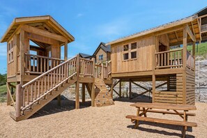 Children's area - Thanksgiving Available! Golf Simulator_Hot Tub_Lake Views_Free Tickets_Close to Attractions (Branson)