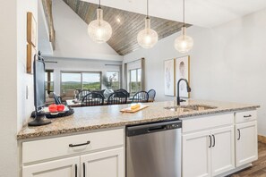 Fridge, microwave, oven, stovetop - Thanksgiving Available! Golf Simulator_Hot Tub_Lake Views_Free Tickets_Close to Attractions (Branson)