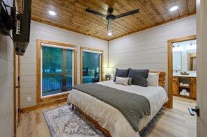 4 Schlafzimmer, Schreibtisch, Bügeleisen/Bügelbrett, Reisekinderbett