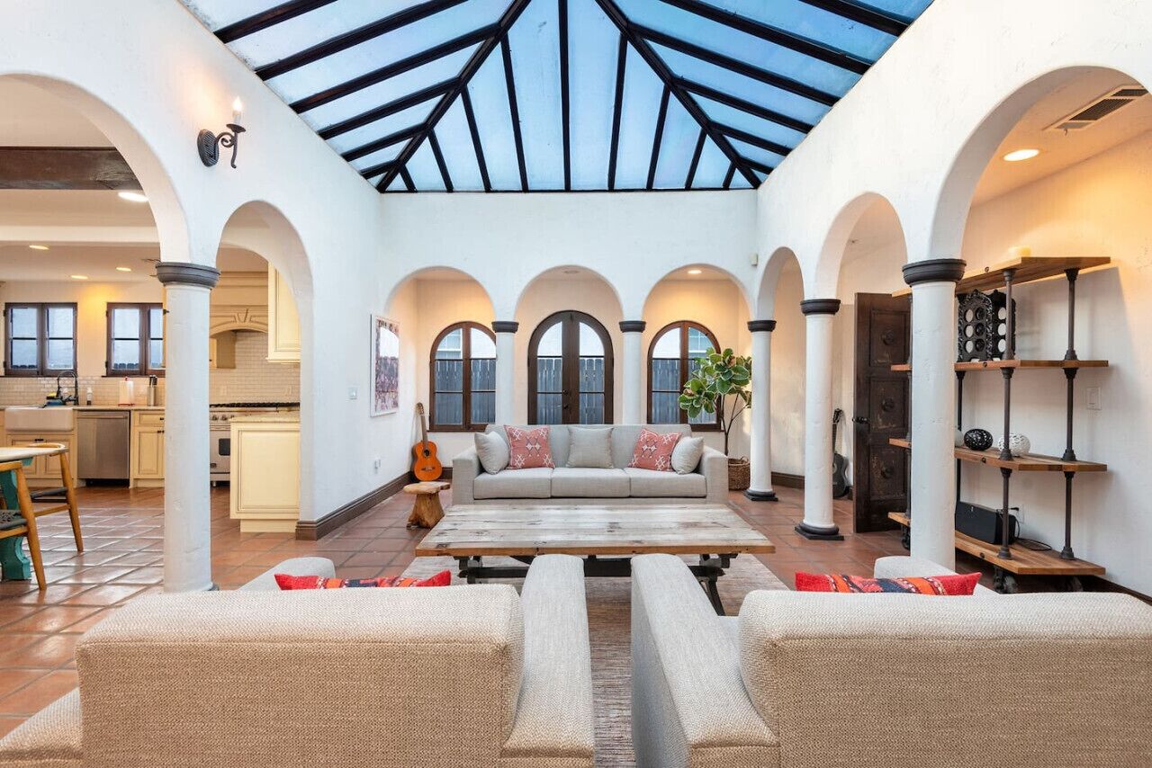 Lux Spanish Style Mansion 4BD+BA Jacuzzi,Dog House