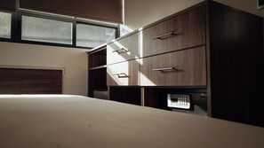 Studiosuite, Nichtraucher, Stadtblick | Wohnbereich | 50-Zoll-Flachbildfernseher mit Kabelempfang, DVD-Player