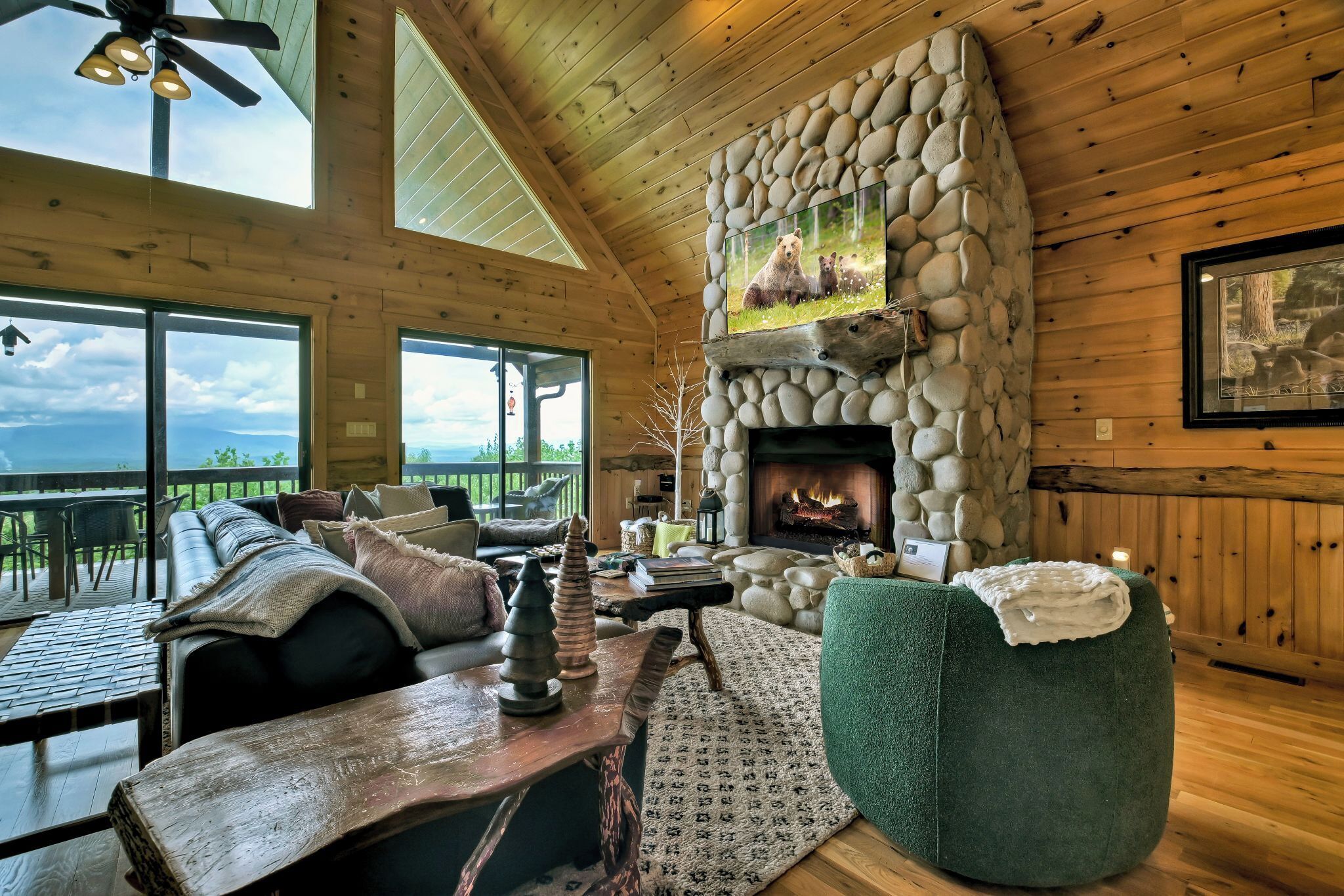 Tv, eldstad och tv-spel