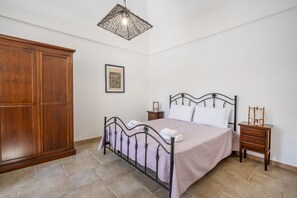 2 bedrooms, iron/ironing board, WiFi, bed sheets - GuestHost - Villa Beatrice: Countryside Charm in Ostuni (Fumarola)