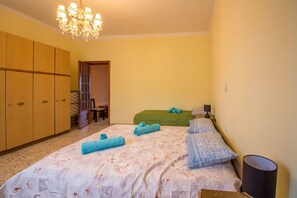 3 bedrooms, iron/ironing board, WiFi, bed sheets
