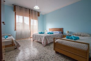 3 habitaciones, tabla de planchar con plancha, wifi y ropa de cama 