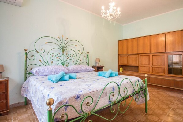 3 chambres, fer et planche Ă repasser, Wi-Fi, draps fournis