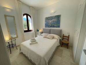 3 bedrooms, desk, iron/ironing board, free WiFi - Villa with private pool and fantastic sea view on the best sea in Sardinia (Eden Rock)