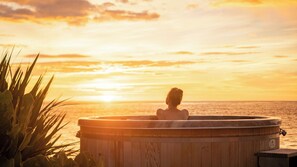 Tina de hidromasaje al aire libre