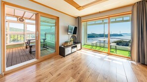 Basic Room, 1 Bedroom (Room 301) | 1 bedroom, free WiFi - Yeongheungdo Noeul&bada Pension (Incheon)