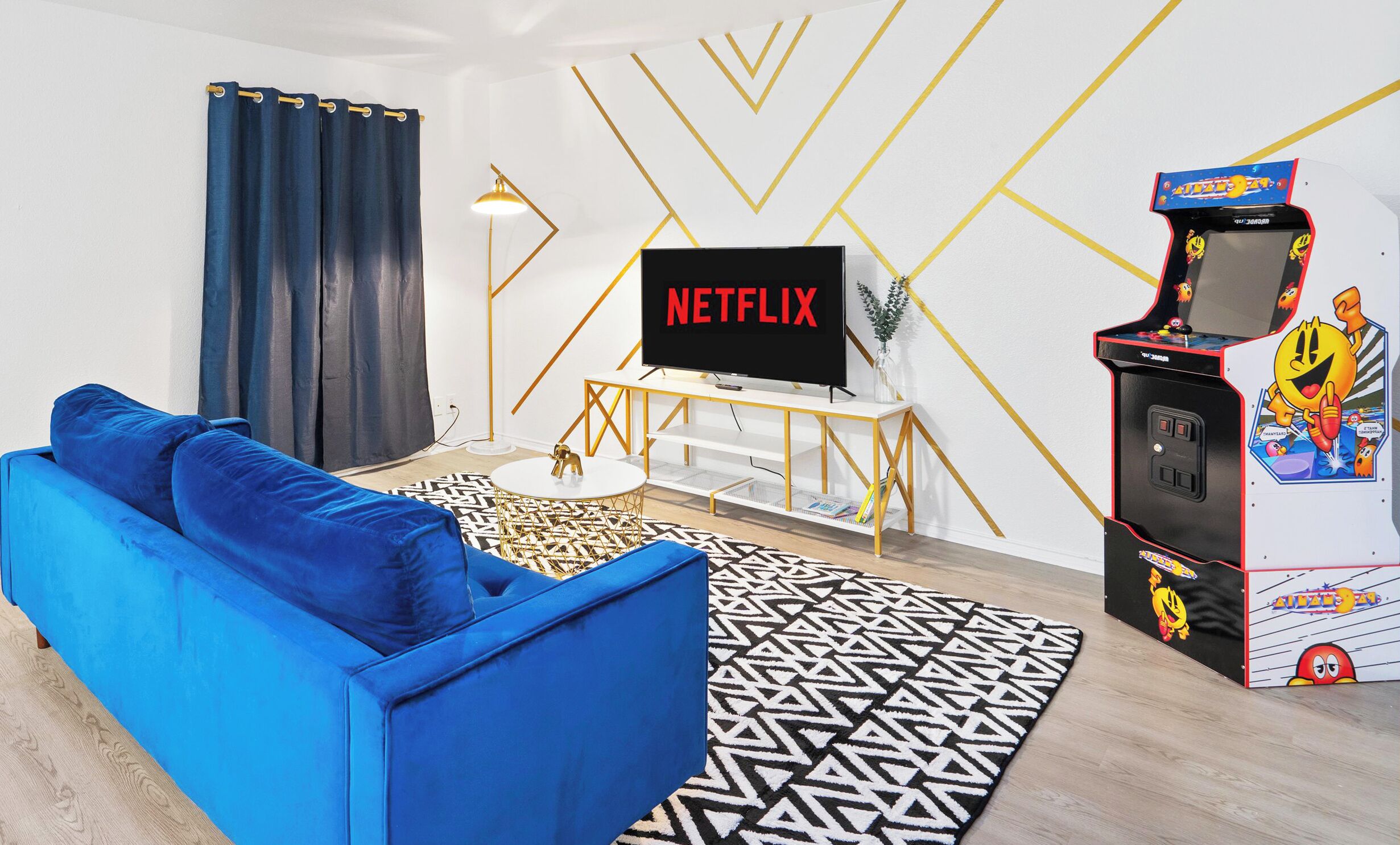 Chic 2BD Entertainer : Insta Wall & Arcade
