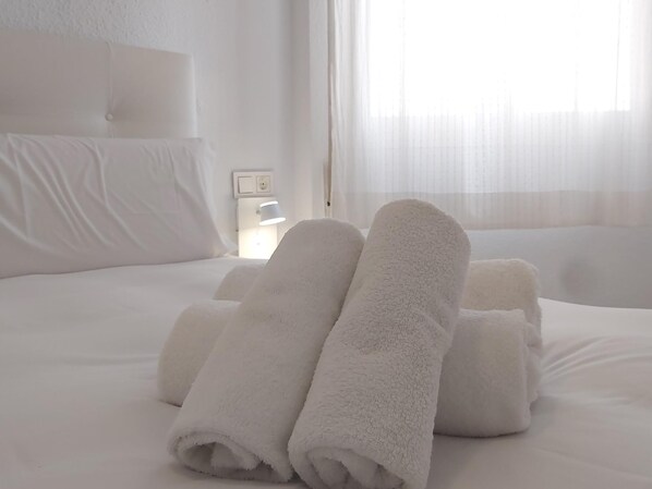 2 bedrooms, iron/ironing board, internet, bed sheets