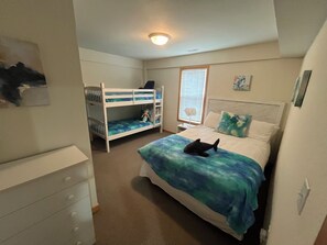4 makuuhuonetta, silitysrauta/-lauta, Wi-Fi, vuodevaatteet
