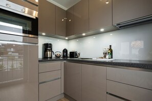 Kühlschrank, Ofen, Herdplatte, Geschirrspüler