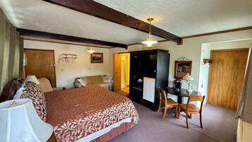 Room, 1 King Bed, Non Smoking | Free WiFi, bed sheets