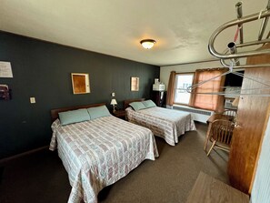 Room, 2 Double Beds, Non Smoking | Bathroom | Towels, soap, shampoo, toilet paper - Napps Motel (Fennimore)
