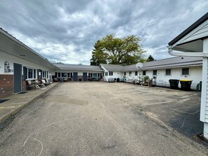 Front of property - evening/night - Napps Motel (Fennimore)