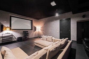 Smart TV, fireplace, stereo