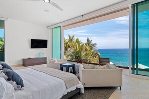 13 chambres, bureau, fer et planche à repasser, lit parapluie