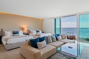 13 soverom, skrivebord, strykejern/-brett og reiseseng for barn