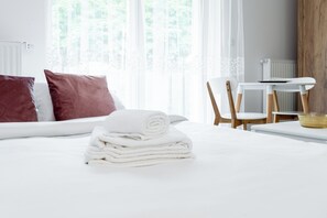 Iron/ironing board, WiFi, bed sheets