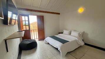 9 bedrooms, WiFi, bed sheets