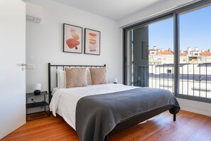 2 chambres, fer et planche à repasser, Wi-Fi, draps fournis