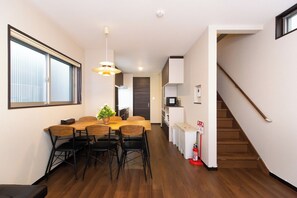 Dining - Unlimited viewing of Netflix  3 minutes from the  - TY HOUSE Ikuno / Osaka Ōsaka (Osaka)