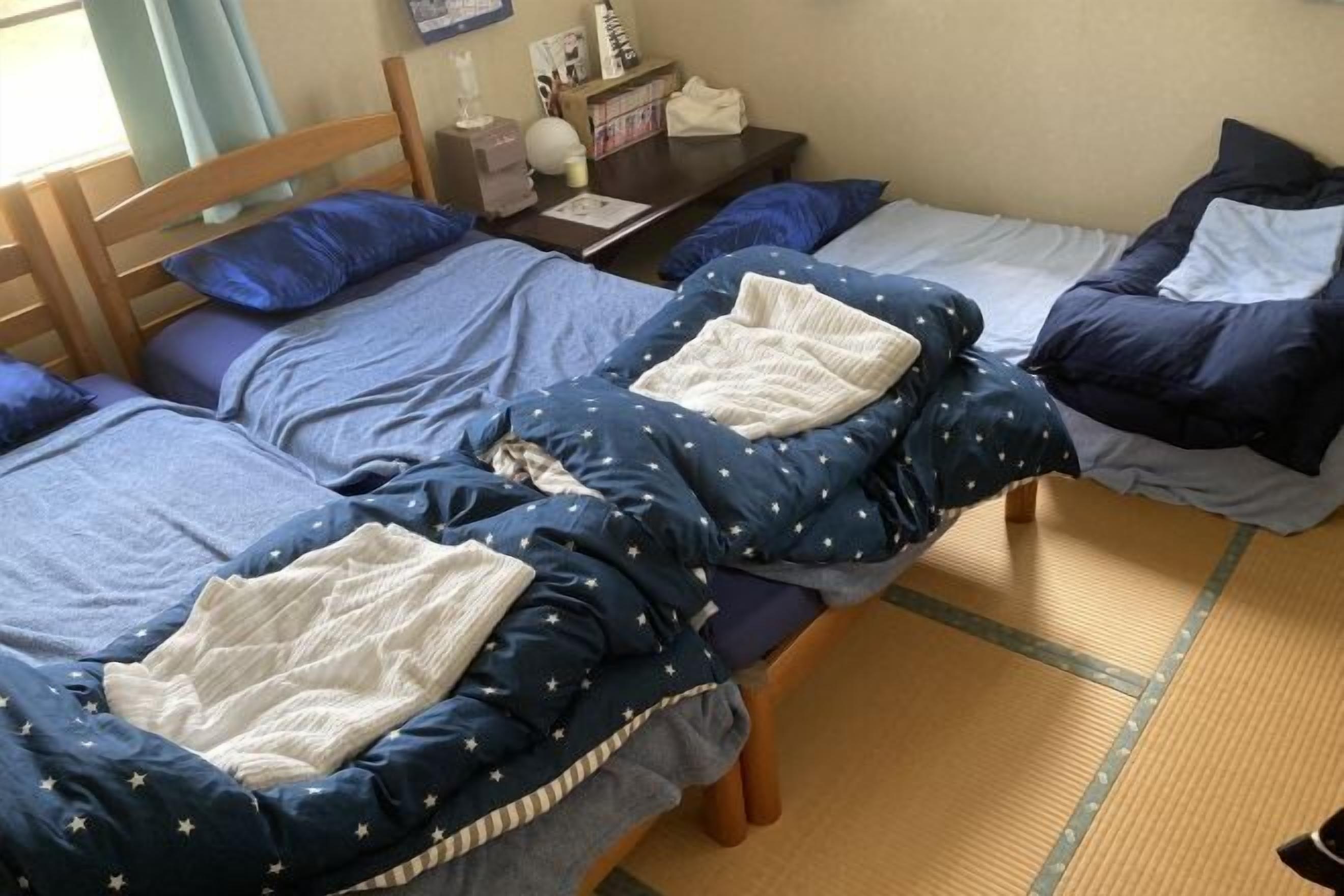 Cortinas opacas, tabla de planchar con plancha, wifi gratis