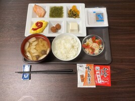 Desayuno con opciones de la cocina local todos los días (con cargo)