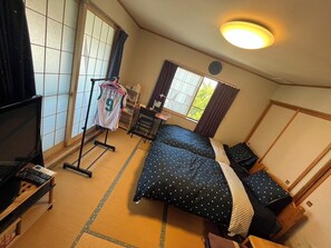 Chambre de base double ou avec lits jumeaux | Rideaux d’obscurcissement, fer et planche à repasser