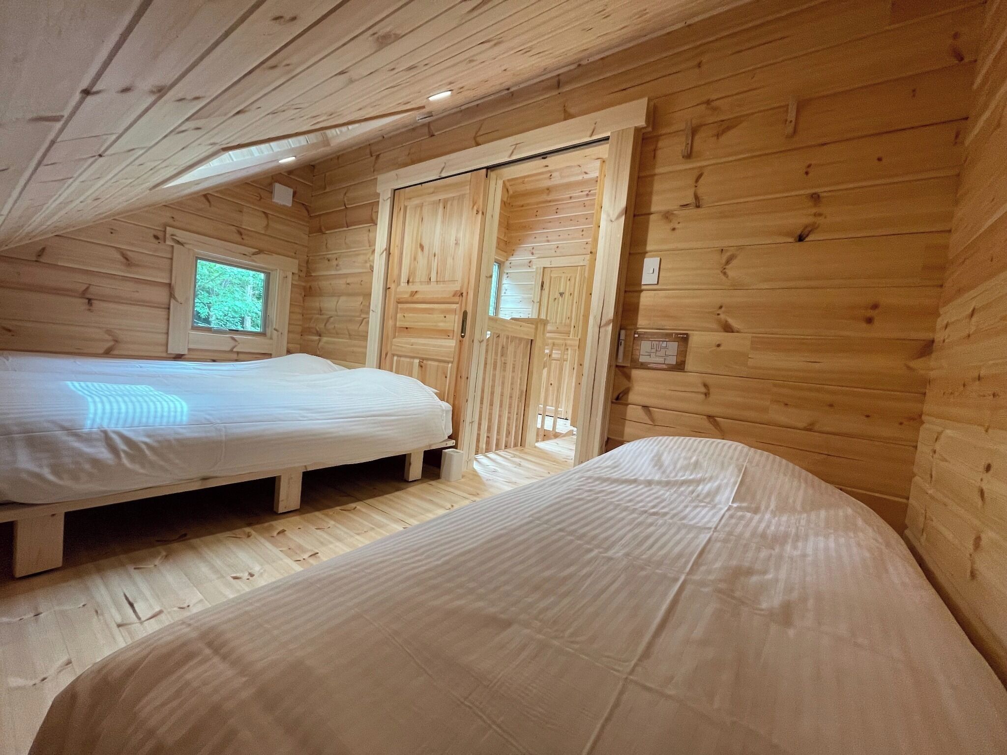 3 bedrooms, desk, WiFi (free), bed sheets