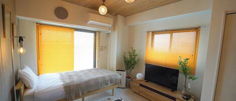 1 bedroom, desk, free WiFi, bed sheets