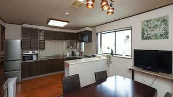 Fridge, microwave, stovetop, cookware/dishes/utensils