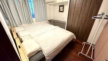 3 bedrooms, desk, free WiFi, bed sheets