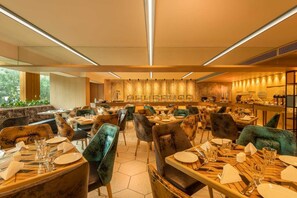 Restaurant - Sapphire Boutique Hotel (Navi Mumbai)