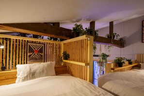 1 室のベッドルーム、デスク、WiFi (無料)、ベッドシーツ