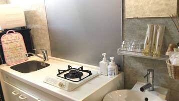 Fridge, microwave, stovetop, cookware/dishes/utensils