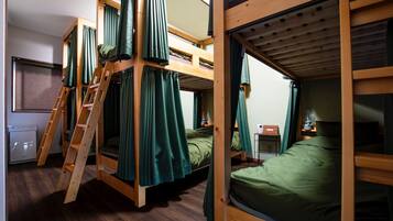 2 bedrooms, desk, free WiFi, bed sheets