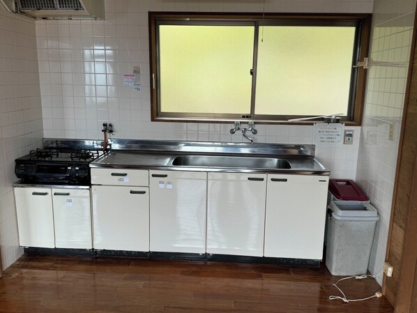 Fridge, stovetop - Agriland Sailing Lodge 6person building bedding / Minamikyushu City Kagoshima (Minamikyushu City)
