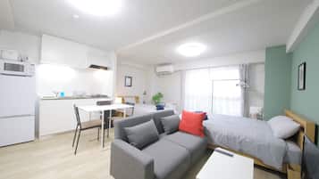 Standard Room, Non Smoking, Kitchen (603) | Free WiFi